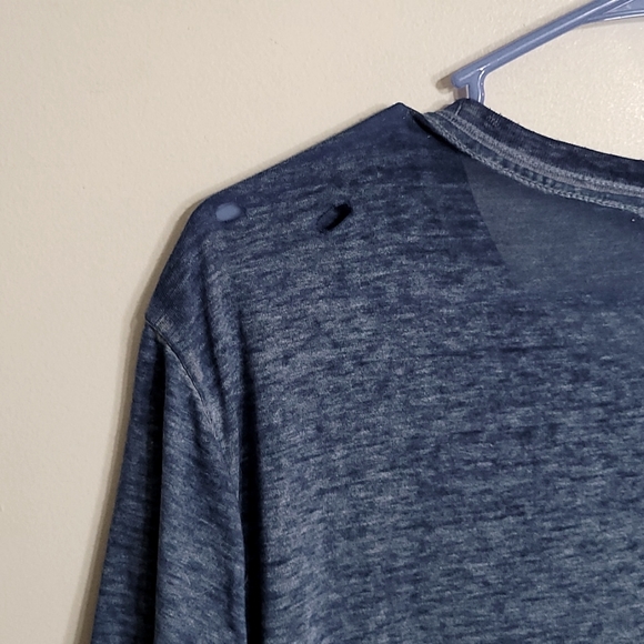 💥Forever 21 Distressed T-Shirt - Picture 8 of 10